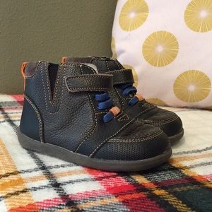See Kai Run adorable boy shoes size toddler 7